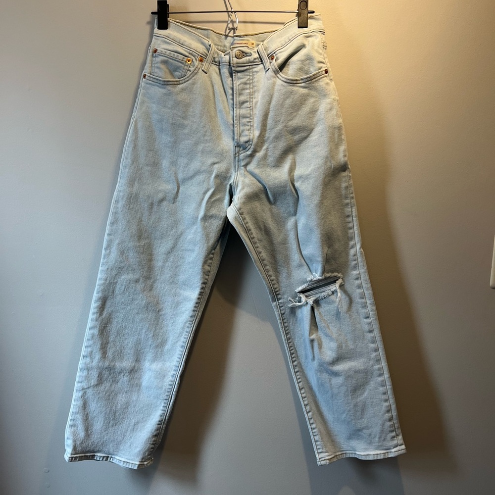 Levi’s ribcage straight light wash with distressing